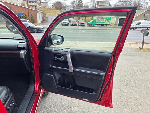 Used 2014 Toyota 4Runner Limited image 15