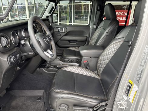 Used 2023 Jeep Wrangler Unlimited Sahara image 15