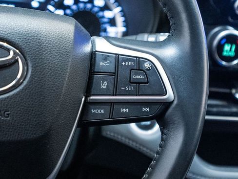 Used 2024 Toyota Highlander LE image 27