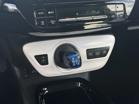 Used 2017 Toyota Prius Prime Plus w/ Carpet Mat Package FWD image 22