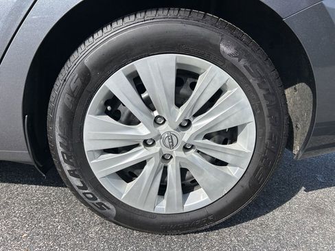 Used 2024 Nissan Sentra S FWD image 29