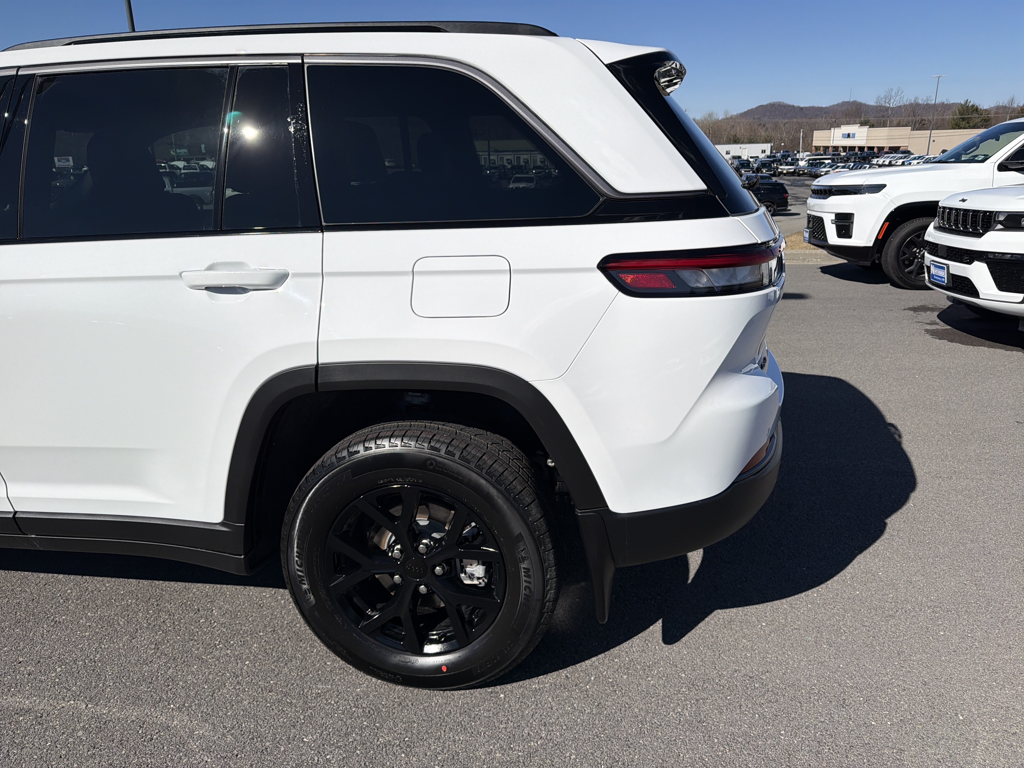 New 2026 Jeep Grand Cherokee Altitude AWD/4WD image 9