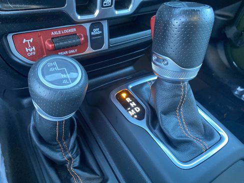 Used 2022 Jeep Gladiator Mojave w/ Dual Top Group image 17