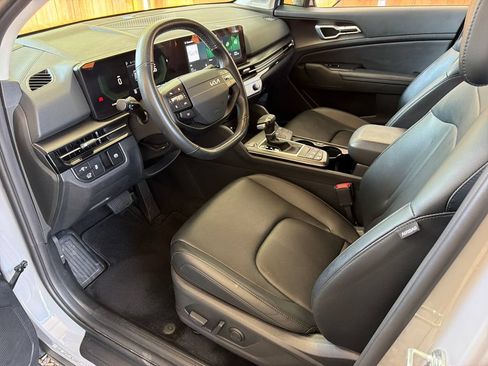 Used 2026 Kia Sportage EX FWD image 2