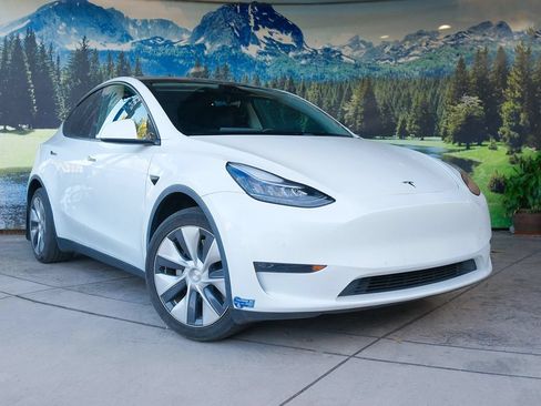 Used 2020 Tesla Model Y Long Range AWD/4WD image 2