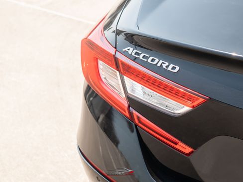 Used 2018 Honda Accord Touring image 45