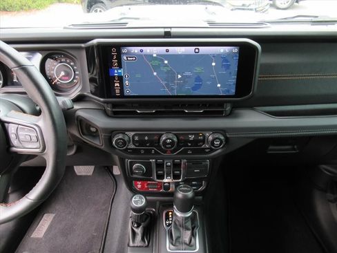 Certified 2024 Jeep Gladiator Mojave w/ Technology Group image 22