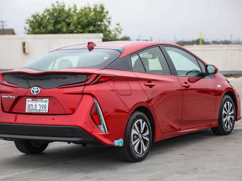 Certified 2017 Toyota Prius Prime Advanced w/ Carpet Mat Package FWD image 5