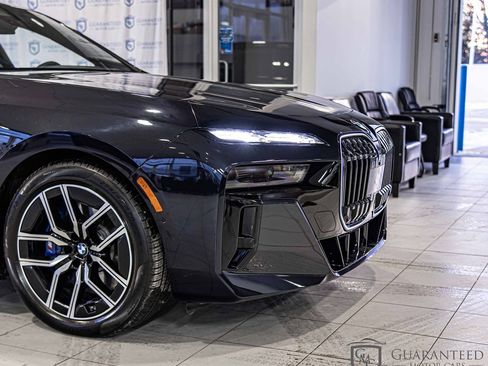 Used 2025 BMW 760i xDrive w/ Executive Package image 5