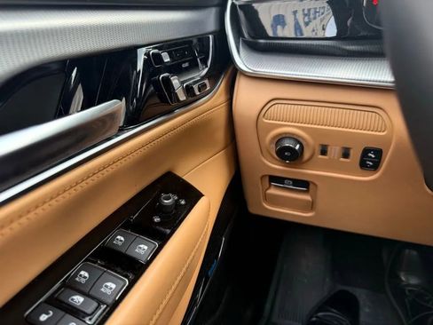 Used 2023 Jeep Grand Wagoneer Series III image 30