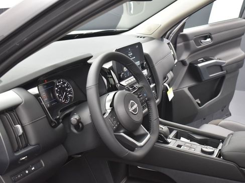 Certified 2025 Nissan Pathfinder SL w/ SL Premium Package image 6