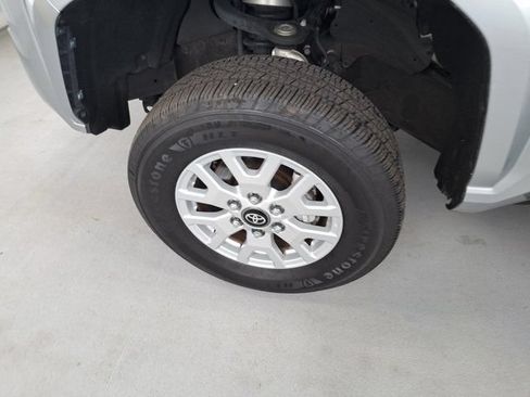 Used 2024 Toyota Tacoma SR5 AWD/4WD image 28