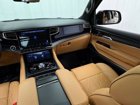 Certified 2025 Jeep Grand Wagoneer Series III w/ Rear Seat Video Group 1 AWD/4WD image 19