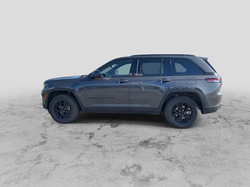 Used 2024 Jeep Grand Cherokee Altitude image 5