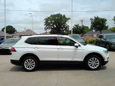 Used 2018 Volkswagen Tiguan SE w/ Panoramic Sunroof Package FWD image 5
