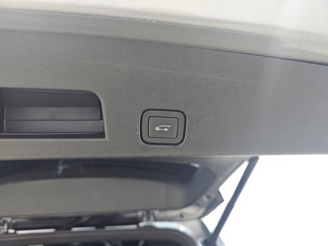 Used 2026 GMC Acadia Elevation w/ Elevation Premium Package FWD image 19