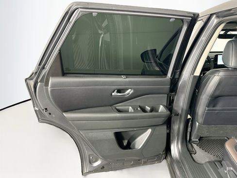 Used 2024 Nissan Pathfinder Platinum w/ Cargo Package AWD/4WD image 27