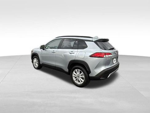 Used 2024 Toyota Corolla Cross LE image 5
