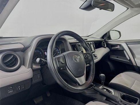 Used 2018 Toyota RAV4 XLE FWD image 11