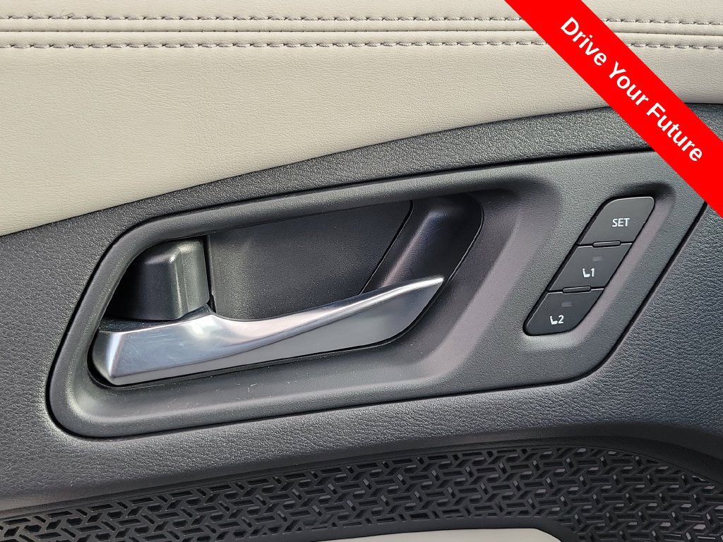 Used 2024 Nissan Ariya FWD image 17