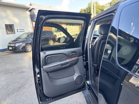 Used 2011 Chevrolet Suburban LT AWD/4WD image 22