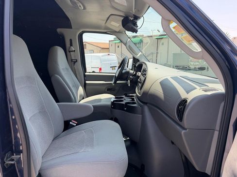 Used 2006 Ford E-150 and Econoline 150 RWD image 25