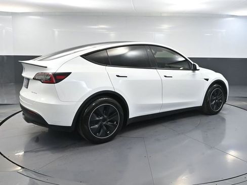 Used 2022 Tesla Model Y Long Range image 4