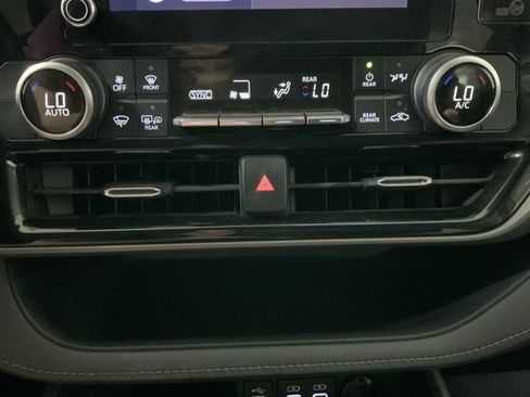 Used 2023 Toyota Highlander LE AWD/4WD image 27