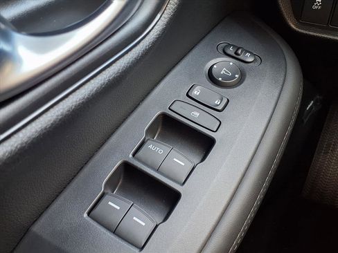 Certified 2026 Honda HR-V LX image 17