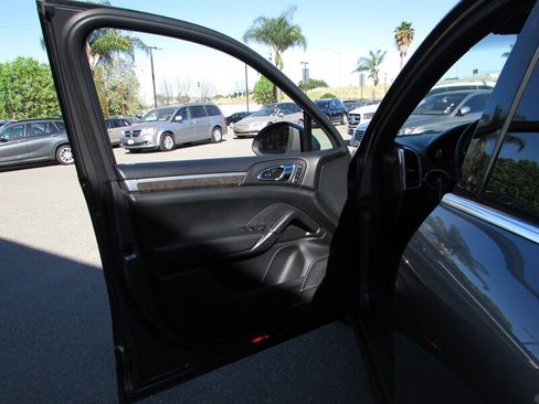 Used 2013 Porsche Cayenne AWD/4WD image 5