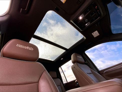 Used 2021 Chevrolet Suburban High Country image 13