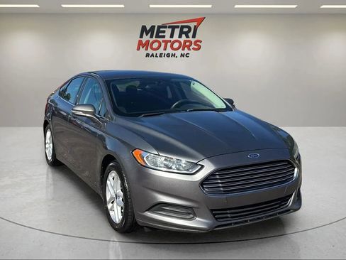 Used 2014 Ford Fusion SE image 2
