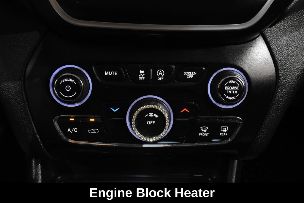 Used 2019 Jeep Cherokee Latitude Plus w/ Cold Weather Group AWD/4WD image 21