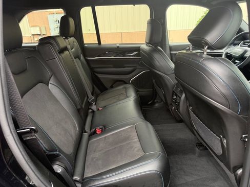 Used 2023 Jeep Grand Cherokee Trailhawk w/ Luxury Tech Group III image 18