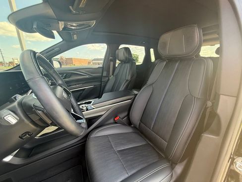 Certified 2024 Cadillac Lyriq Luxury AWD/4WD image 28