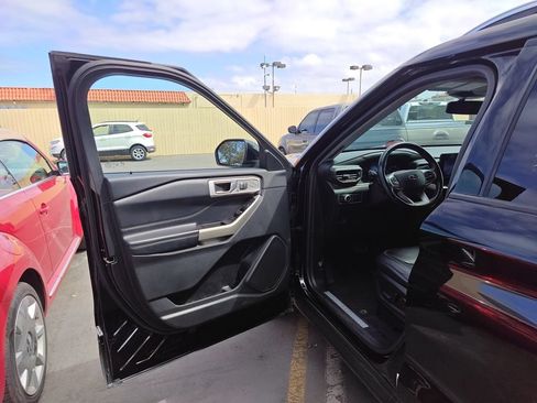 Used 2022 Ford Explorer Limited w/ Equipment Group 301A RWD image 5