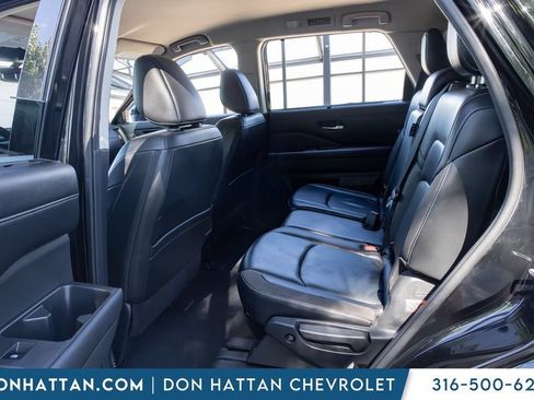 Used 2023 Nissan Pathfinder SL AWD/4WD image 16