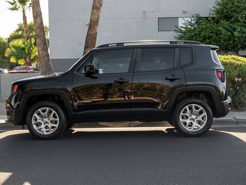 Used 2017 Jeep Renegade Latitude w/ Popular Equipment Group AWD/4WD image 2