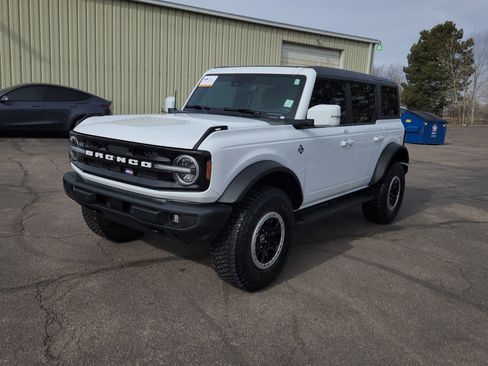 Certified 2022 Ford Bronco Outer Banks w/ Sasquatch Package image 3