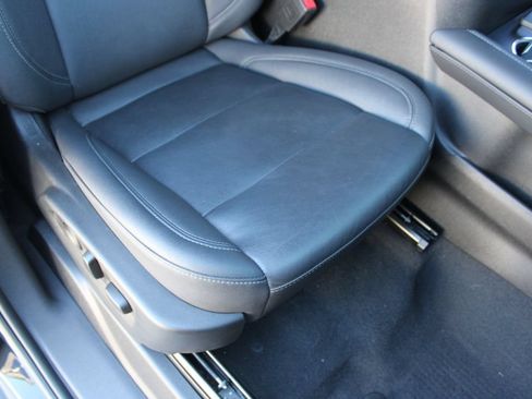 Used 2023 Chevrolet Suburban LT w/ Luxury Package RWD image 15