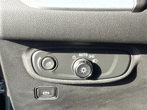 Used 2024 GMC Terrain SLE w/ Elevation Edition image 26