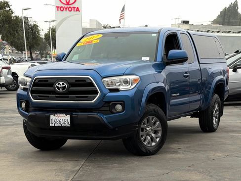Used 2017 Toyota Tacoma SR5 image 2