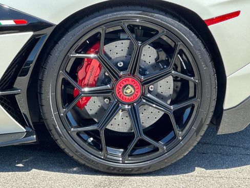Used 2020 Lamborghini Aventador SVJ AWD/4WD image 41