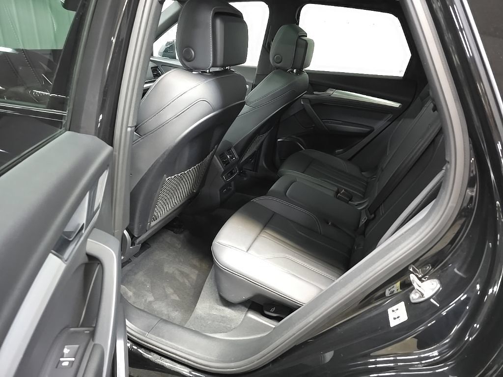 Used 2025 Audi Q5 2.0T Premium w/ Convenience Plus Package AWD/4WD image 31