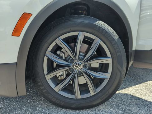 Used 2024 Volkswagen Tiguan SE FWD image 48