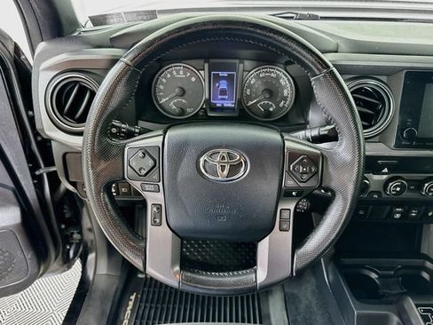Used 2019 Toyota Tacoma TRD Sport AWD/4WD image 14