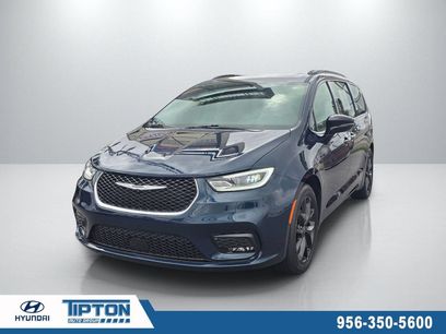 Used 2025 Chrysler Pacifica Limited