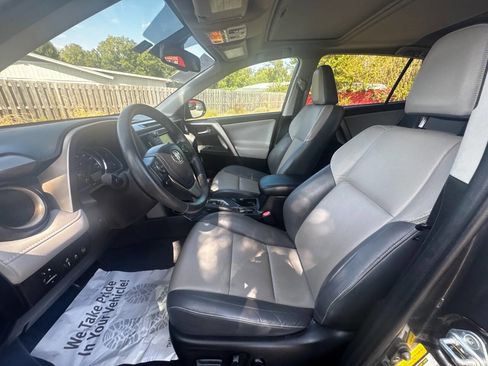 Used 2015 Toyota RAV4 Limited image 30