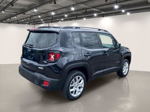 Used 2018 Jeep Renegade Latitude AWD/4WD image 7