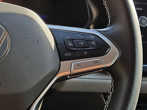 Used 2024 Volkswagen Taos SE image 20